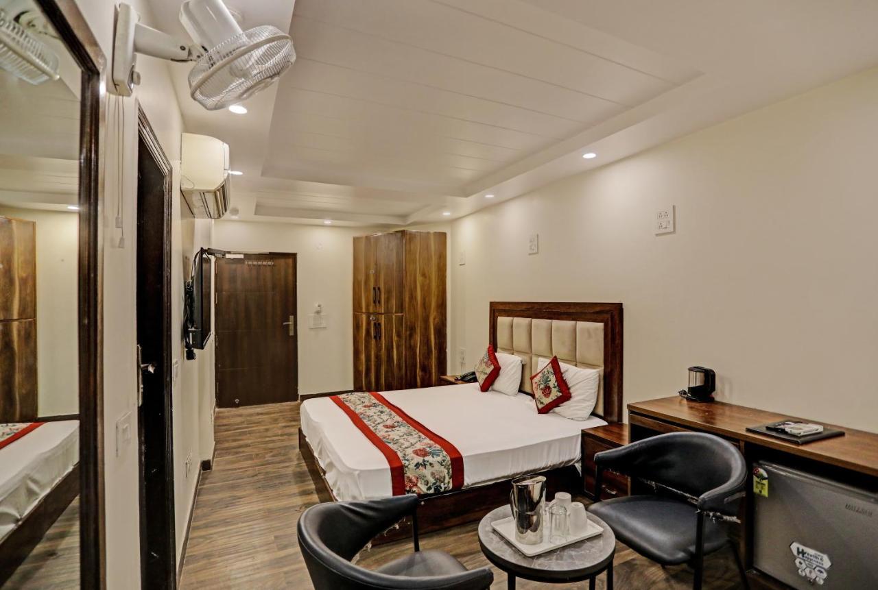 Staybook Hotel Atlanta New Delhi Train Station Exterior photo