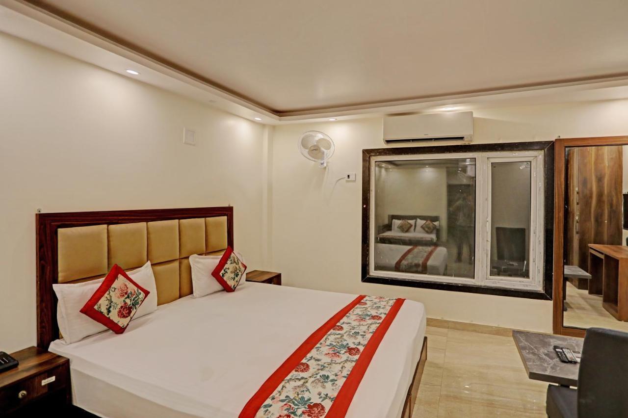 Staybook Hotel Atlanta New Delhi Train Station Exterior photo