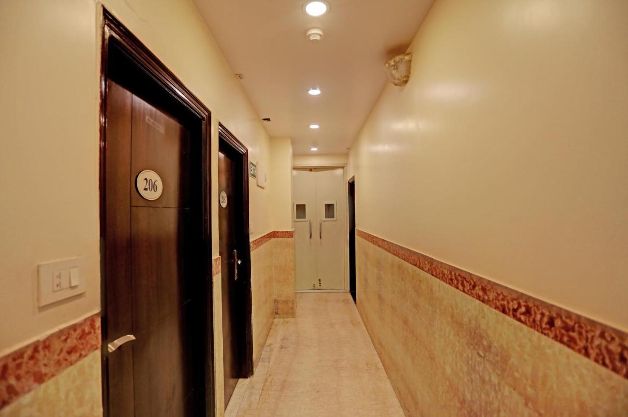 Staybook Hotel Atlanta New Delhi Train Station Exterior photo