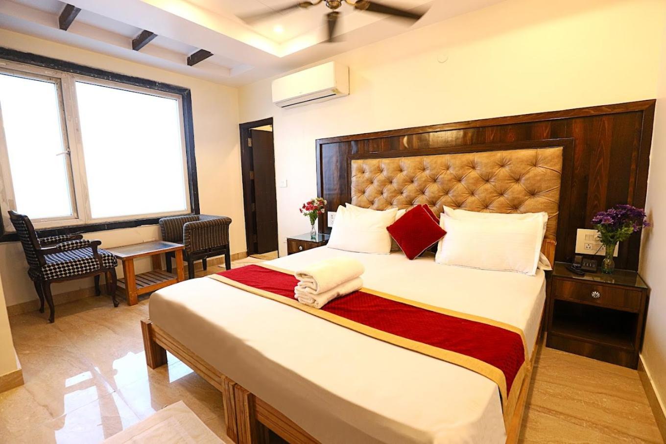 Staybook Hotel Atlanta New Delhi Train Station Exterior photo