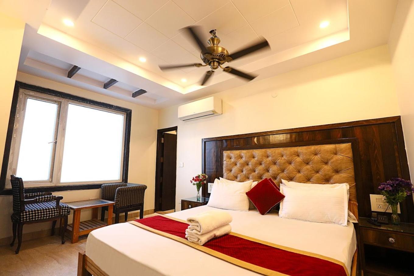 Staybook Hotel Atlanta New Delhi Train Station Exterior photo